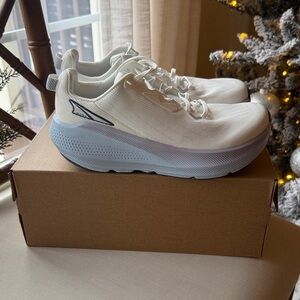 BRAND NEW Altra White and Light Blue Athletic Shoes, Women’s size 7.5 M